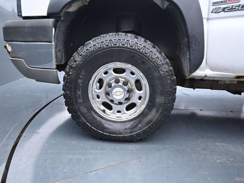 Used 2005 Chevrolet Silverado 2500 W/T w/ Heavy-Duty Power Package AWD/4WD image 23