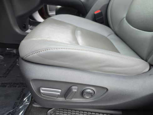 Used 2021 Toyota Sienna Limited image 31