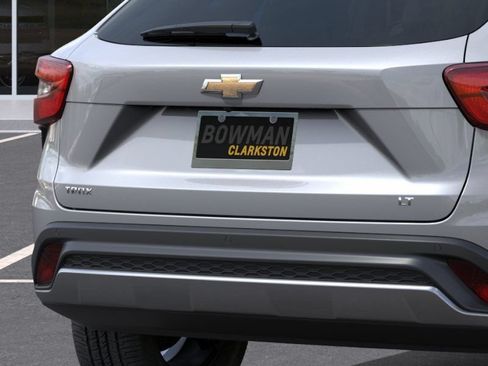 New 2026 Chevrolet Trax LT w/ Sunroof Package FWD image 15