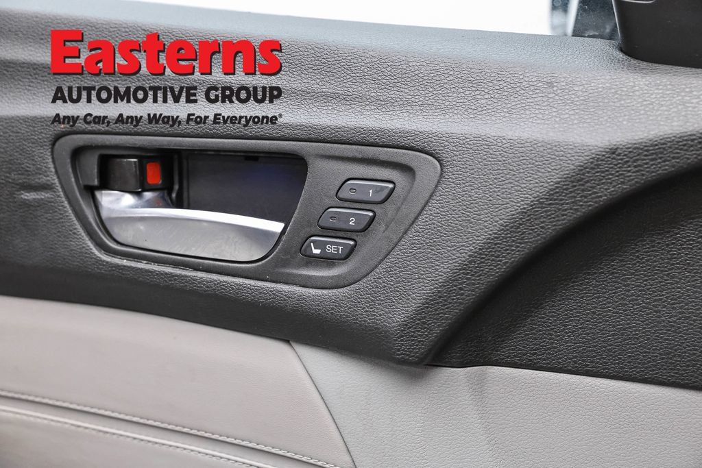 Used 2015 Acura TLX w/ Technology Package FWD image 21