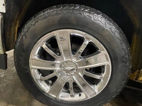 Used 2015 Chevrolet Silverado 1500 High Country image 35