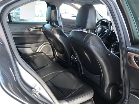 Used 2017 Alfa Romeo Giulia Ti w/ TI 19" Sport Package image 33