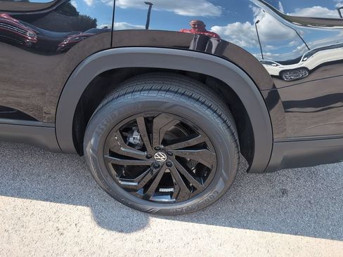 Used 2022 Volkswagen Atlas SE w/ Black Wheel Package FWD image 13