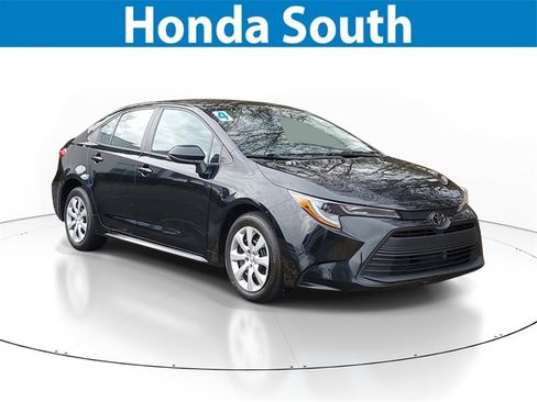 Used 2024 Toyota Corolla LE image 1