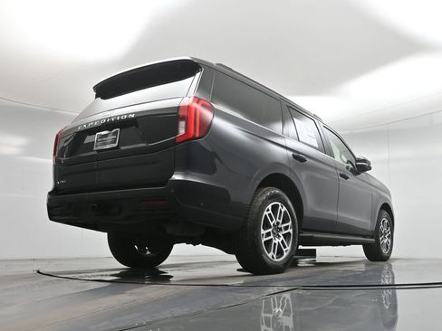 Certified 2025 Ford Expedition Active image 49