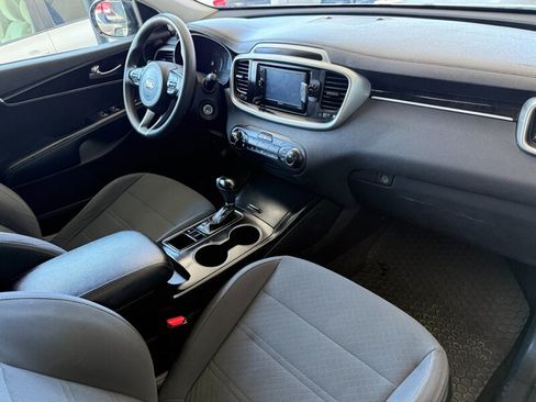 Used 2017 Kia Sorento FWD image 25