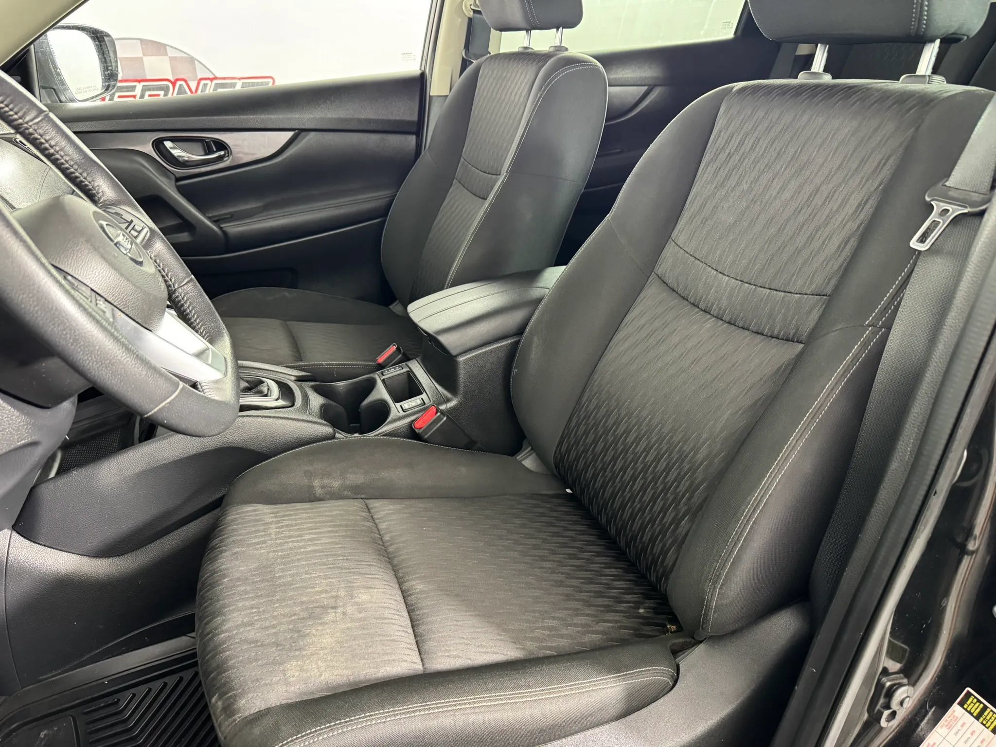 Used 2020 Nissan Rogue SV AWD/4WD image 30