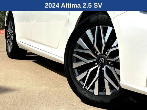 Used 2024 Nissan Altima 2.5 SV w/ SV Premium Package FWD image 2