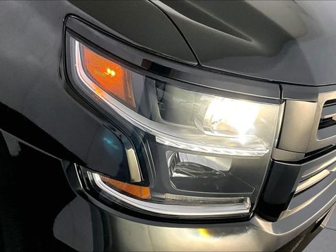 Used 2018 Chevrolet Tahoe Premier AWD/4WD image 27
