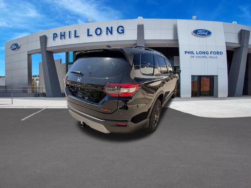 Used 2025 Honda Pilot TrailSport image 5