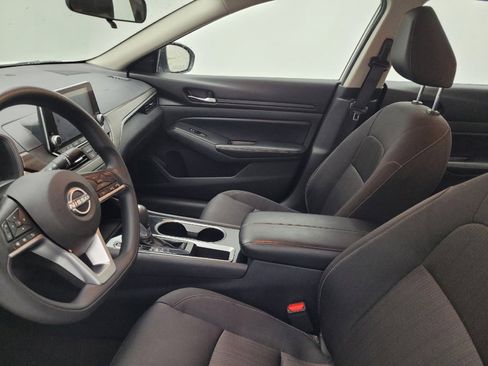 Used 2024 Nissan Altima 2.5 SV image 17