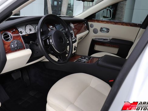 Used 2010 Rolls-Royce Ghost image 46