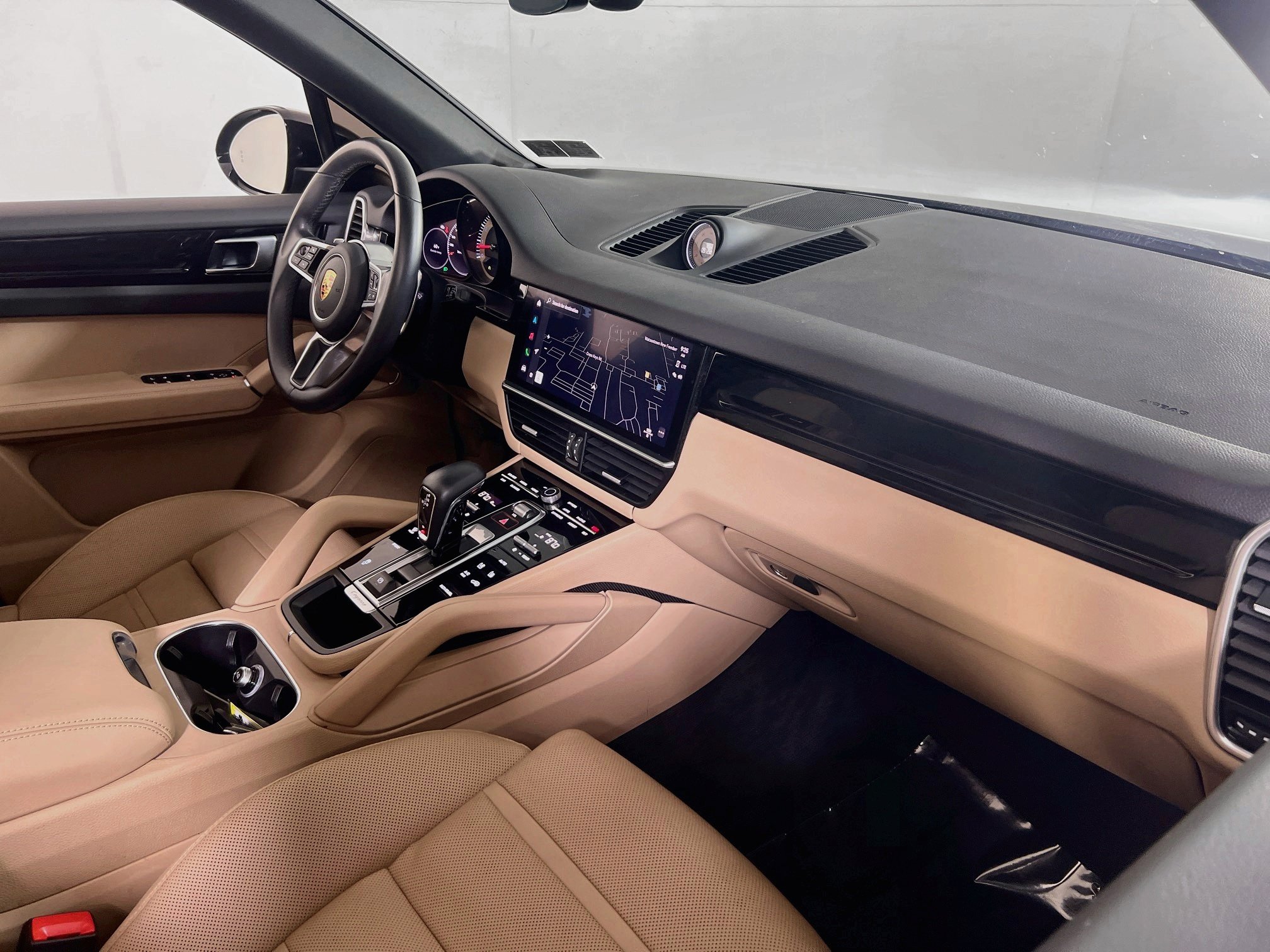 Used 2023 Porsche Cayenne AWD/4WD image 29