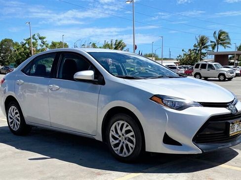 Used 2017 Toyota Corolla LE FWD image 3