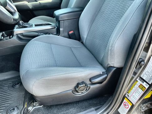 Used 2019 Toyota Tacoma SR5 AWD/4WD image 17