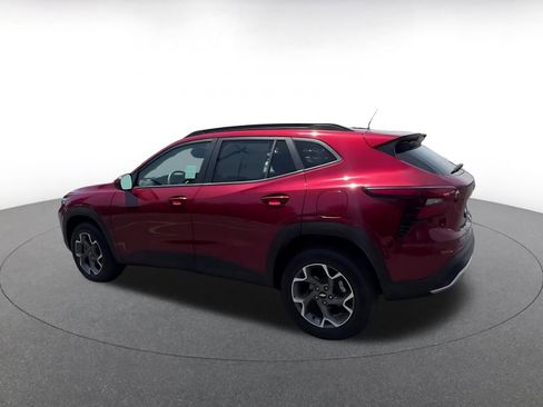 Used 2025 Chevrolet Trax LT FWD image 10