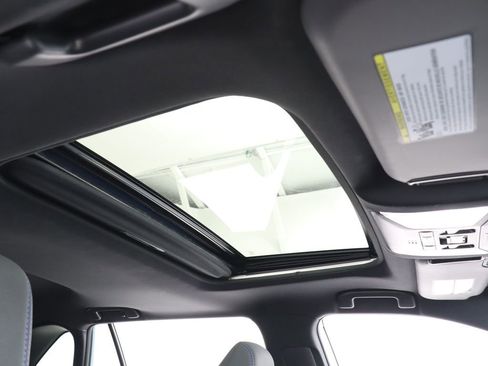 Used 2022 Toyota RAV4 SE w/ Convenience Package image 26