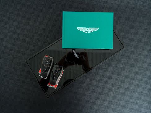 Used 2025 Aston Martin Vanquish image 21