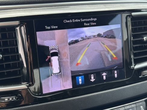 Used 2019 Chrysler Pacifica Touring-L Plus w/ Advanced Safetytec Group FWD image 19