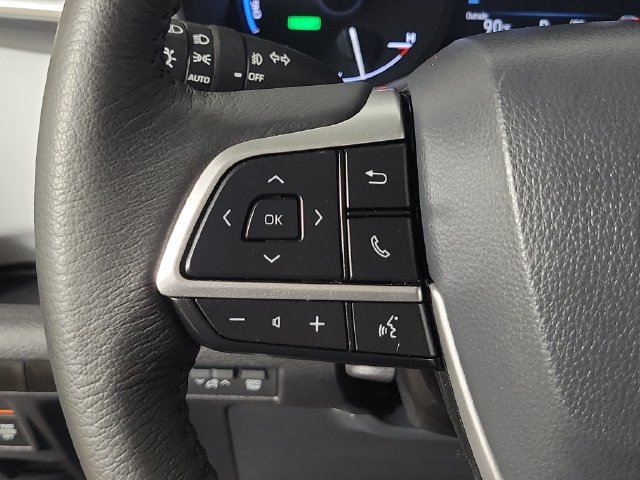 Used 2026 Toyota Sienna XLE FWD image 25