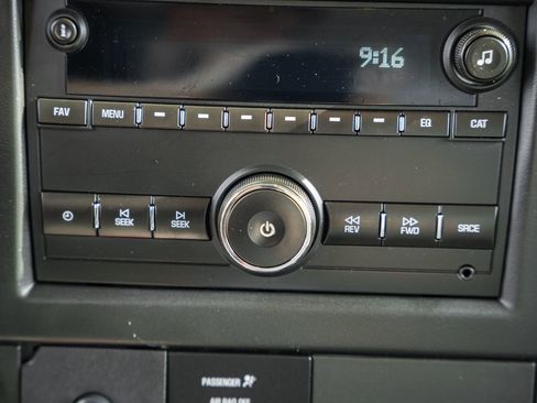 Used 2018 Chevrolet Express 3500 w/ Driver Convenience Package RWD image 27