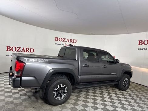 Used 2017 Toyota Tacoma TRD Off-Road image 9