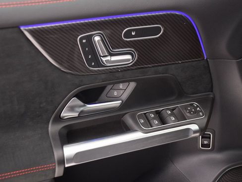 New 2025 Mercedes-Benz GLB 35 AMG 4MATIC image 19