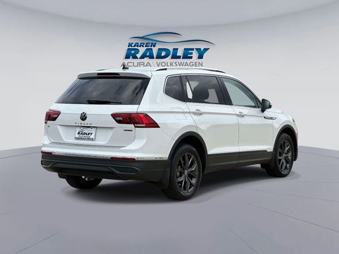 Used 2023 Volkswagen Tiguan SE image 2