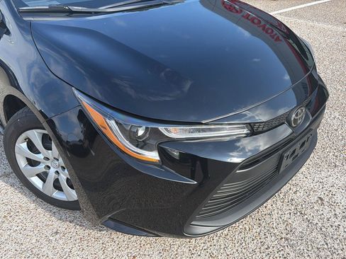 Used 2025 Toyota Corolla LE FWD image 8