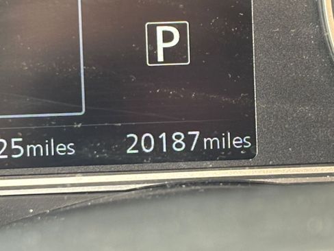 Used 2025 Nissan Versa SV FWD image 40