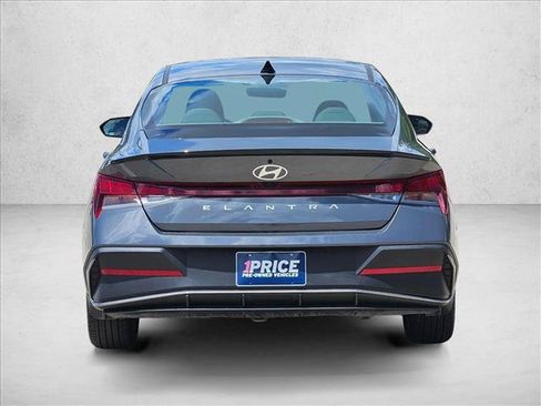 Used 2025 Hyundai Elantra Sport FWD image 6