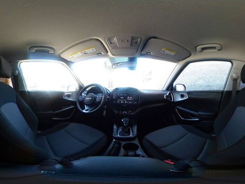 Used 2025 Kia Soul LX w/ LX Technology Package FWD image 39