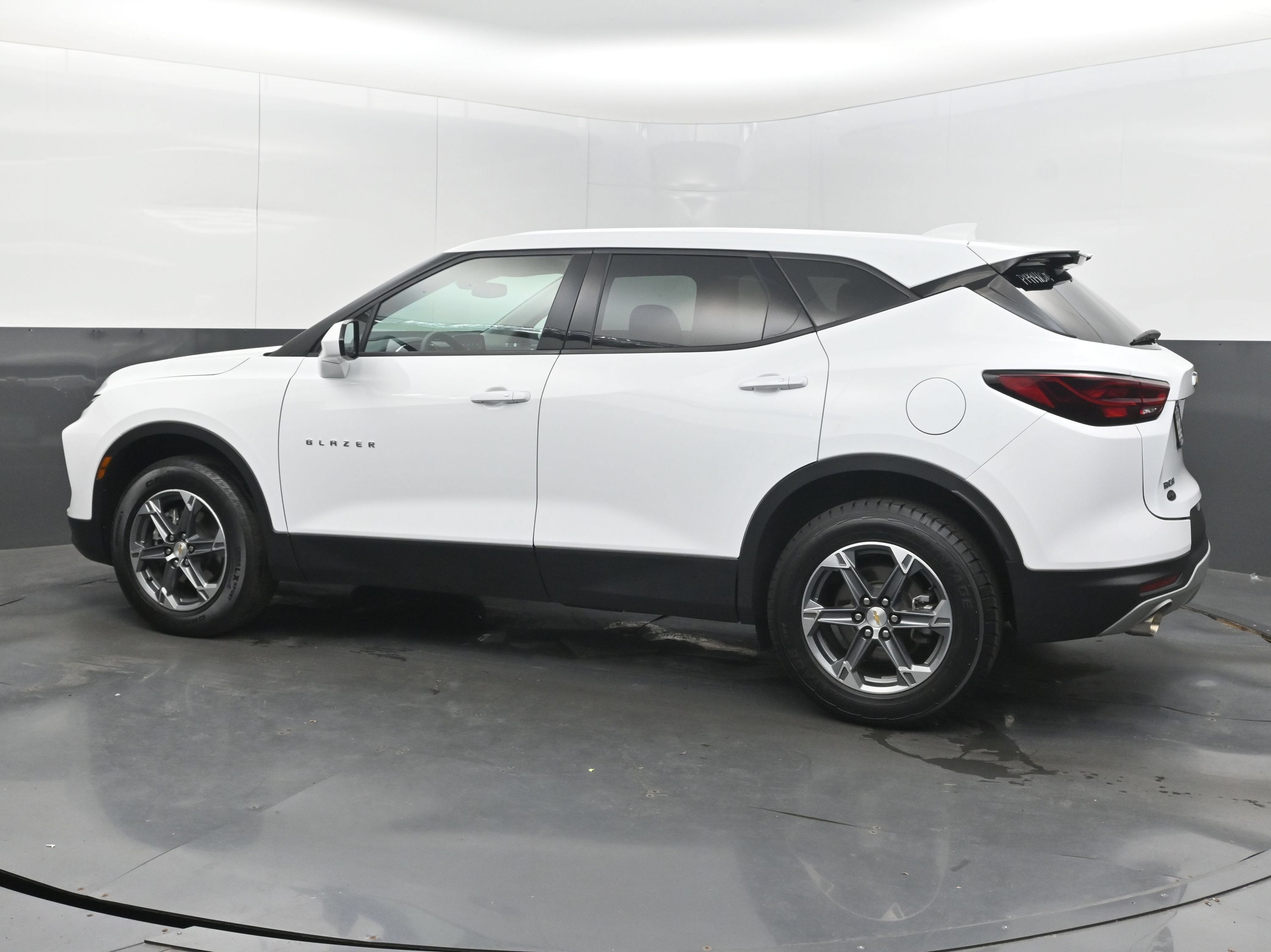 Used 2025 Chevrolet Blazer LT FWD image 7