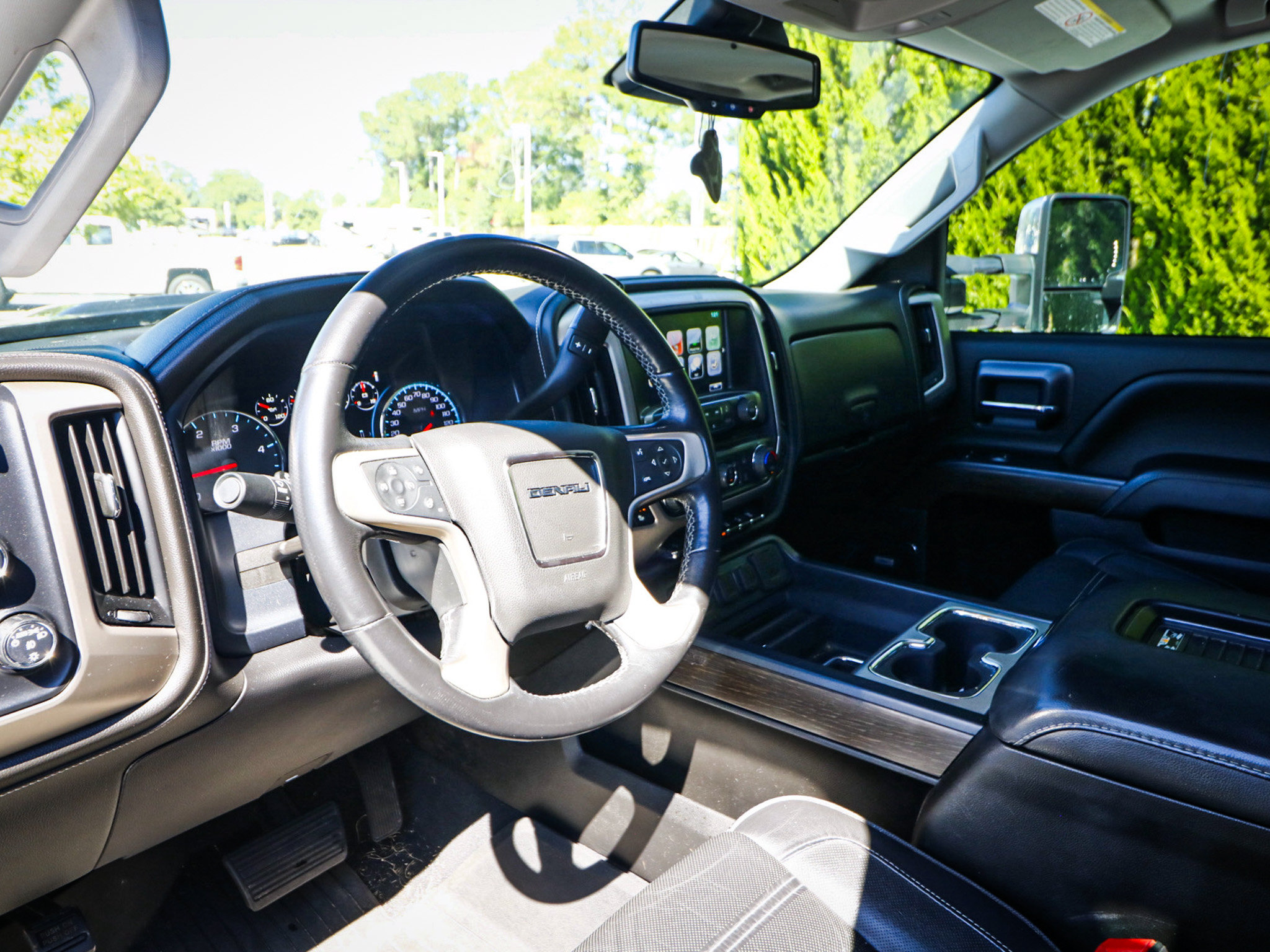 Used 2019 GMC Sierra 2500 Denali w/ Duramax Plus Package AWD/4WD image 6