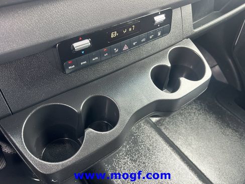 Used 2024 Mercedes-Benz Sprinter 2500 image 9