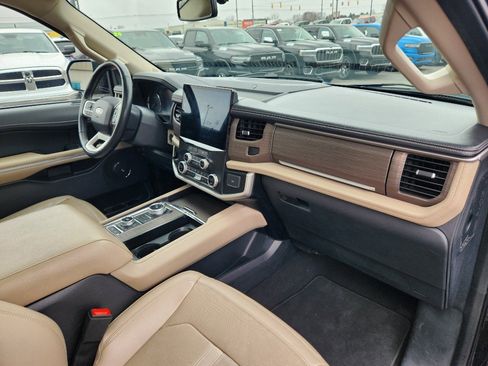 Used 2024 Ford Expedition Limited image 21