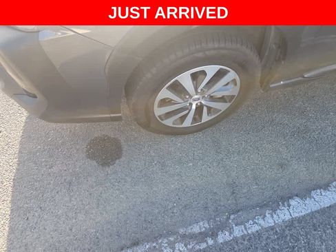 Used 2023 Subaru Outback Premium AWD/4WD image 3