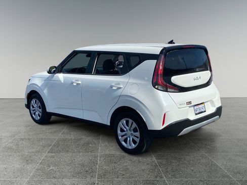 Used 2025 Kia Soul LX FWD image 3