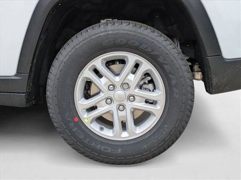 New 2025 Jeep Grand Cherokee Laredo w/ Luxury Tech Group I image 10