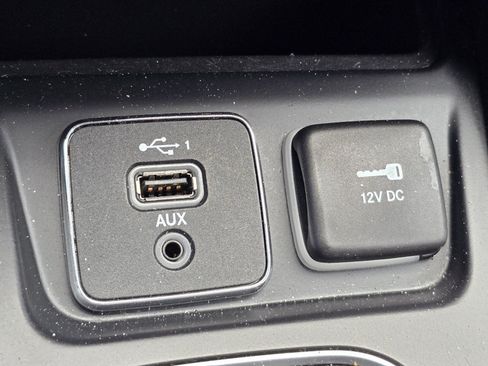 Used 2019 Jeep Cherokee Latitude w/ Popular Appearance Group AWD/4WD image 9