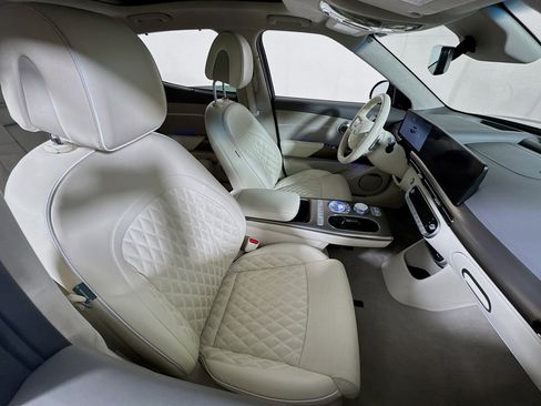 Used 2023 Genesis GV60 Performance image 29