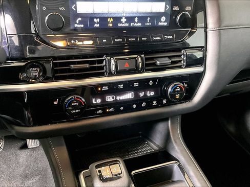 Used 2025 Nissan Pathfinder SL FWD image 25