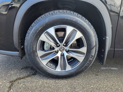 Used 2023 Toyota Highlander XLE FWD image 11