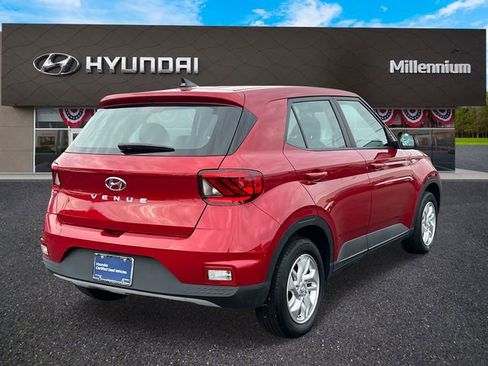 Certified 2022 Hyundai Venue SE image 6