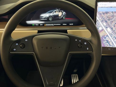 Used 2024 Tesla Model X image 17