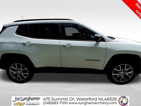 Used 2024 Jeep Compass Latitude w/ Sun and Sound Group AWD/4WD image 10