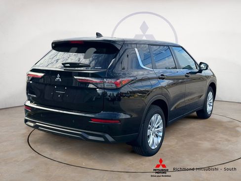 New 2026 Mitsubishi Outlander ES image 3