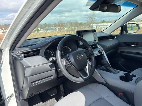 Used 2022 Toyota Venza LE image 22