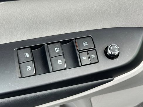 Used 2015 Toyota Highlander XLE image 17