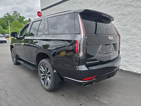 Certified 2024 Cadillac Escalade Sport Platinum w/ LPO, Floor Liner Package AWD/4WD image 4